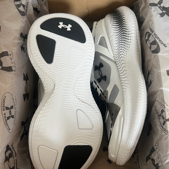 Under Armour White and Black Echo Shoes m7.5/w9 - Picture 3 of 4